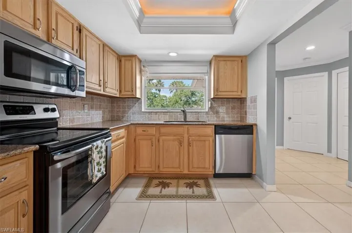 6650  Ilex  CIR, Naples, FL 34109