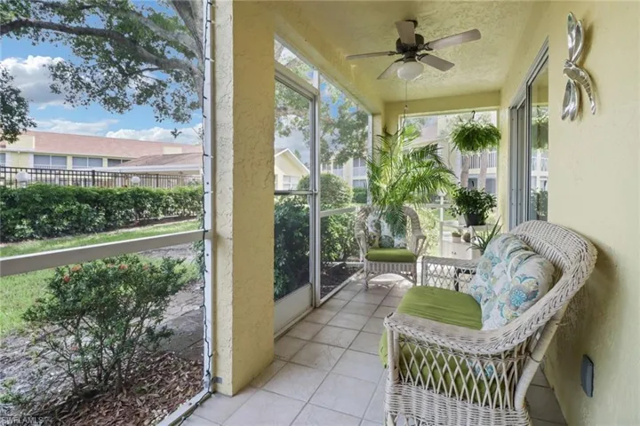 Sunroom / solarium with ceiling fan
