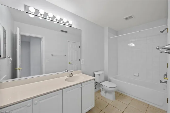 1084  Hampton  CIR, Naples, FL 34105