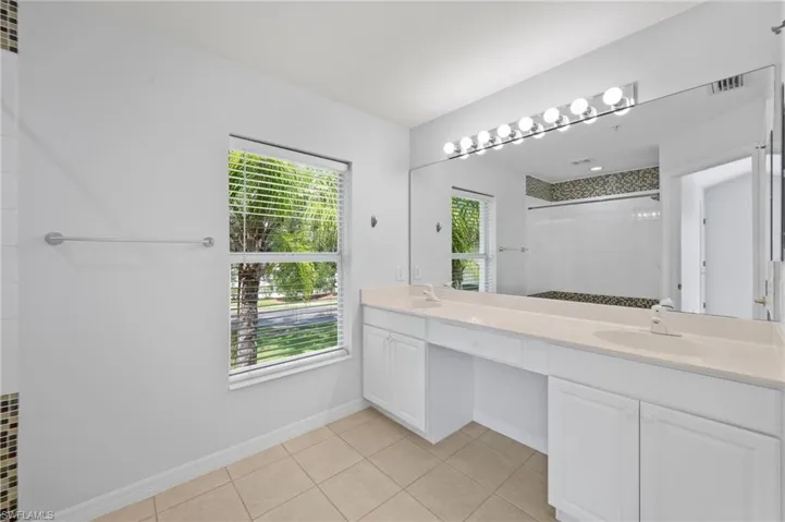 1084  Hampton  CIR, Naples, FL 34105