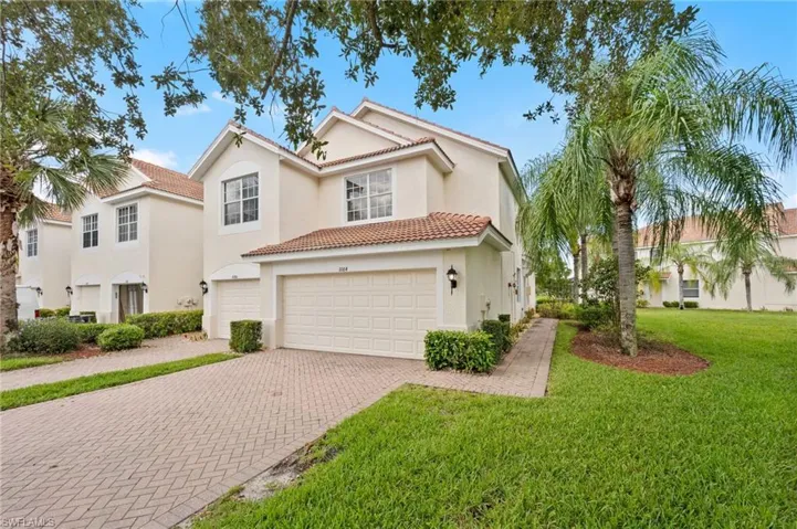 1084  Hampton  CIR, Naples, FL 34105