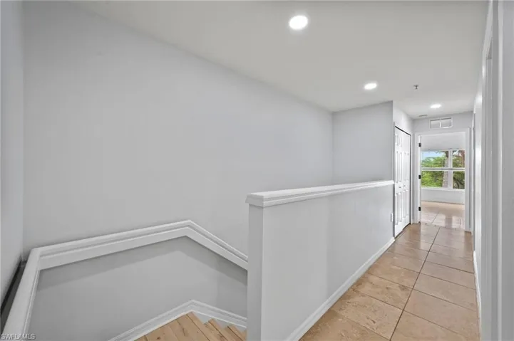 1084  Hampton  CIR, Naples, FL 34105