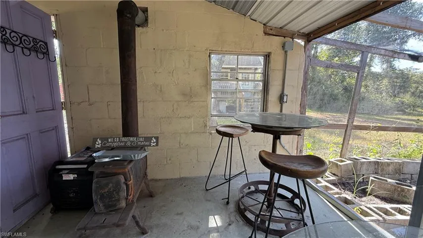 View of yard with a storage shed