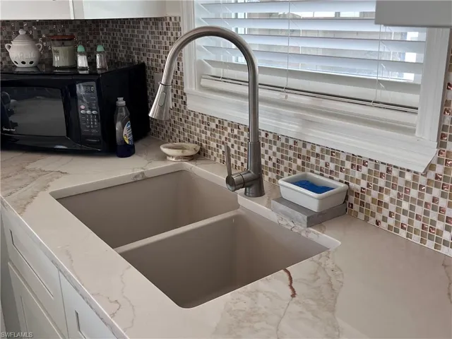 3620  Emerald  AVE, St. James City, FL 33956