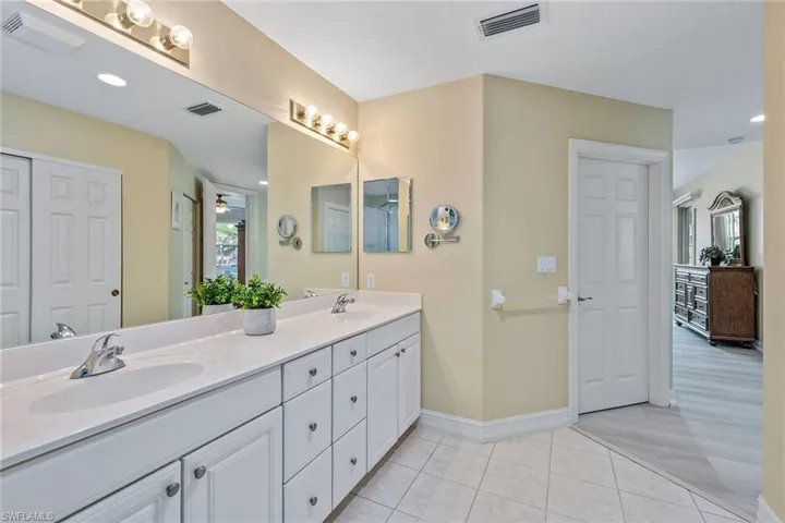 1263 Rialto Way 102, Naples, Florida 34114