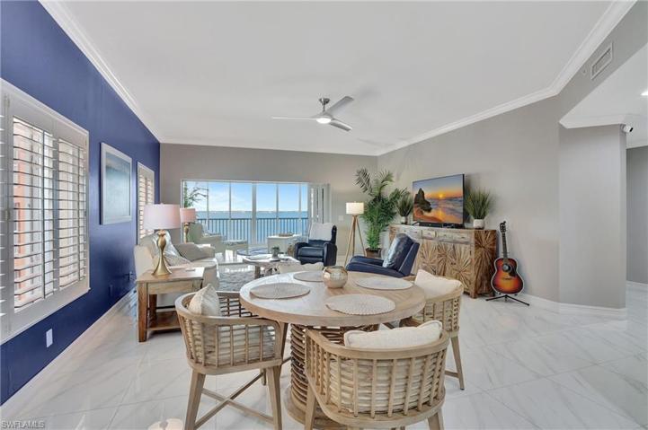 Breakfast Area & Living Room