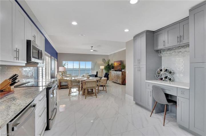 Kitchen with Built-in desk