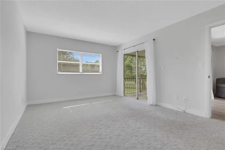 Primary bedroom suite with access to lanai