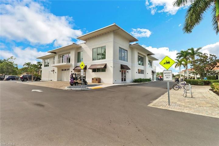 1025 Foxfire LN # 306, NAPLES FL 34104