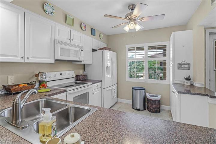 1025 Foxfire LN # 306, NAPLES FL 34104