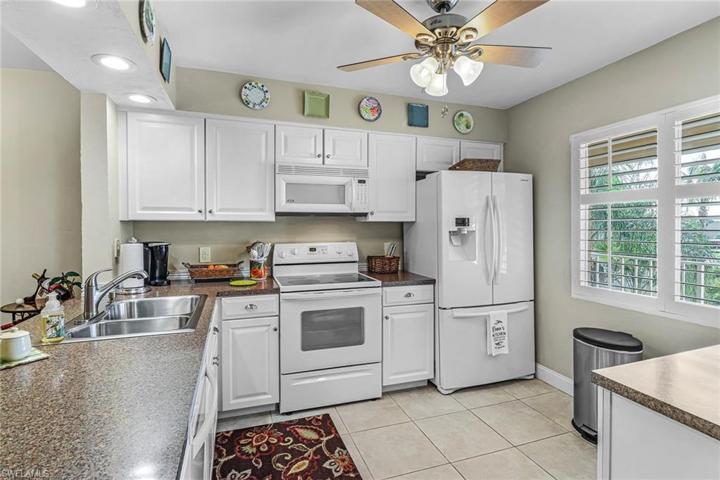1025 Foxfire LN # 306, NAPLES FL 34104