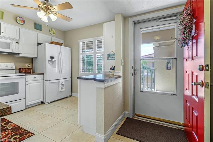 1025 Foxfire LN # 306, NAPLES FL 34104