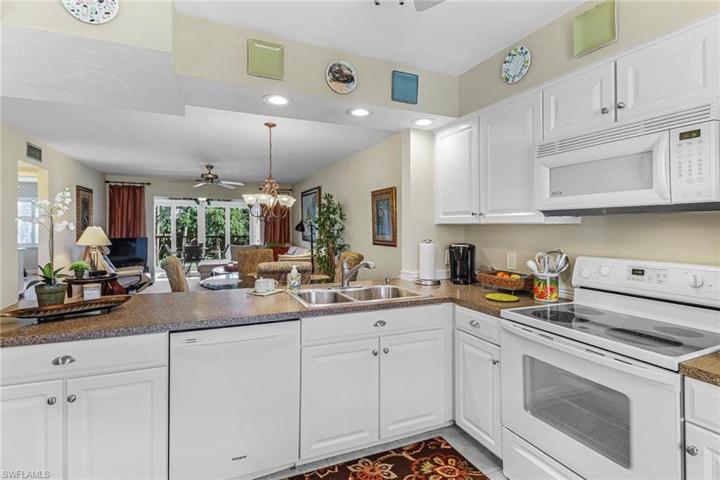 1025 Foxfire LN # 306, NAPLES FL 34104
