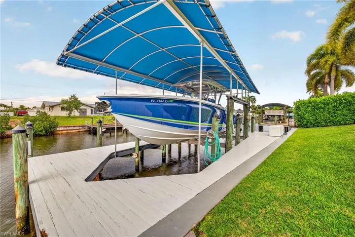 Fits up to a 38 foot vessel. Newer Canopy.