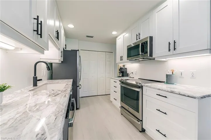 3131  Meandering  WAY, Fort Myers, FL 33905
