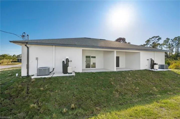 Covered spacious lanais with backyard.