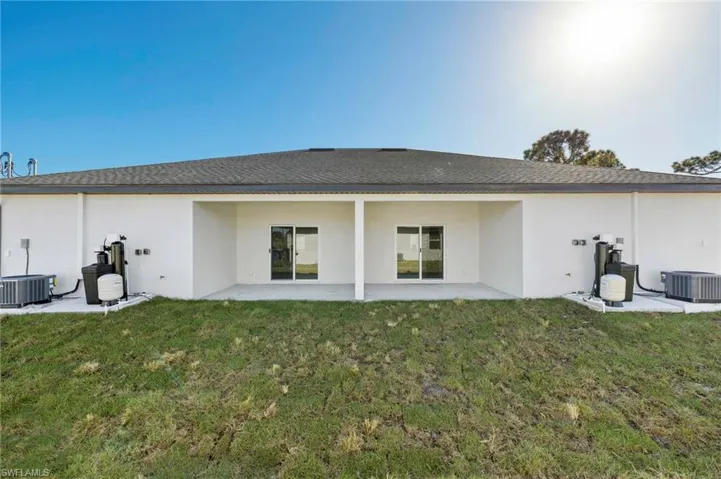 Covered spacious lanais with backyard.