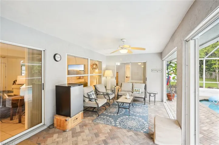 Sunroom with ceiling fan