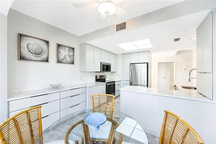 Breakfast Nook/ Work Space