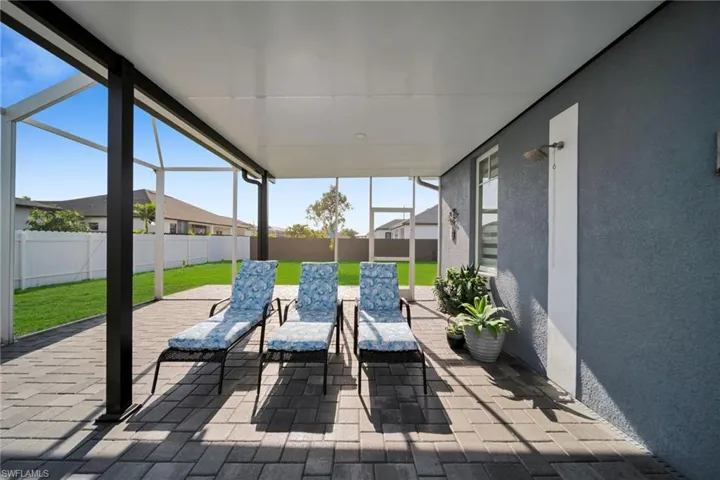 Sunroom / solarium featuring a patio