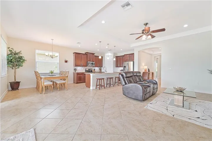 3915  King Williams  ST, Fort Myers, FL 33916