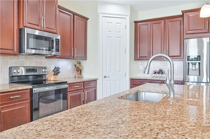 3915  King Williams  ST, Fort Myers, FL 33916