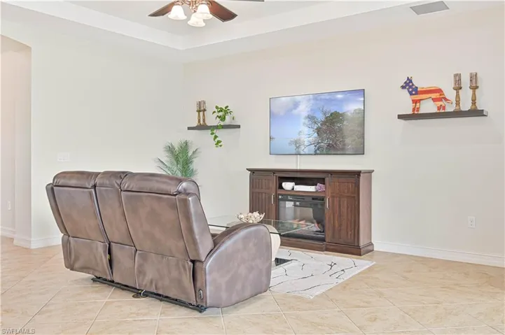 3915  King Williams  ST, Fort Myers, FL 33916