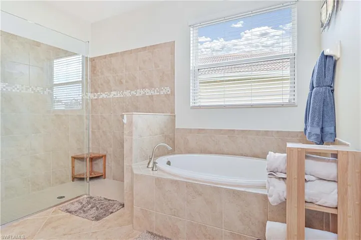 3915  King Williams  ST, Fort Myers, FL 33916
