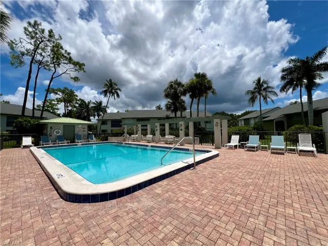 2990  Kings Lake  BLVD, Naples, FL 34112