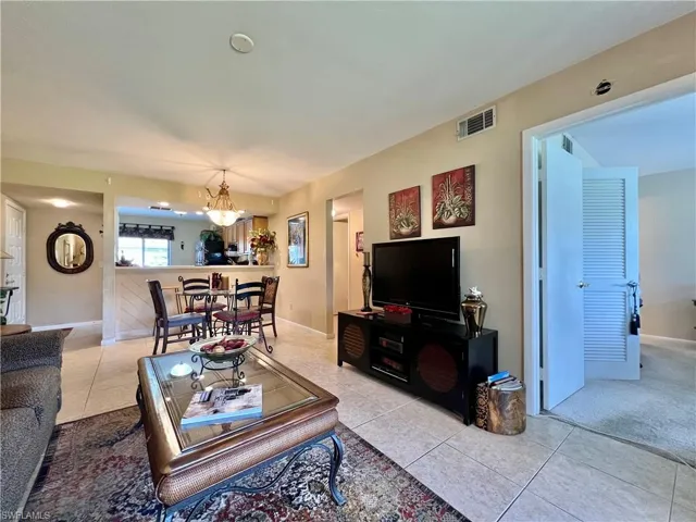 2990  Kings Lake  BLVD, Naples, FL 34112