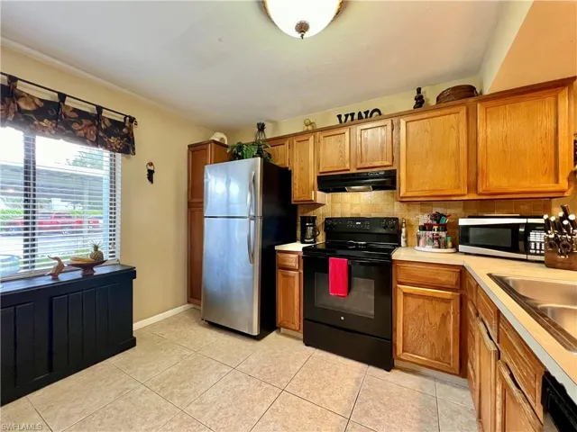 2990  Kings Lake  BLVD, Naples, FL 34112