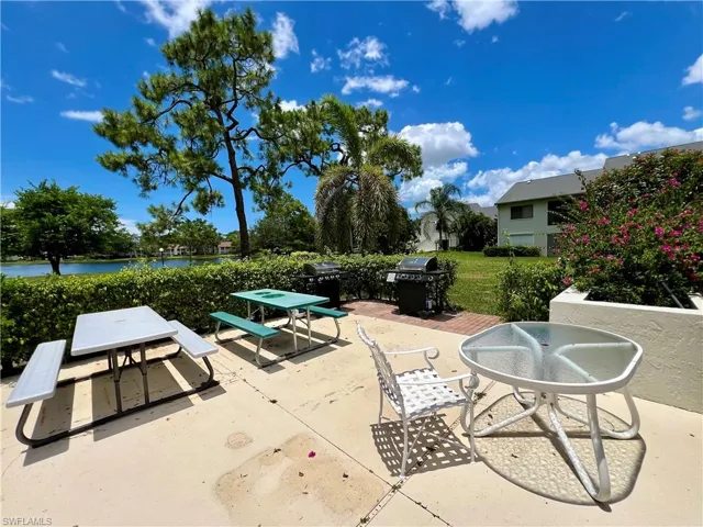 2990  Kings Lake  BLVD, Naples, FL 34112