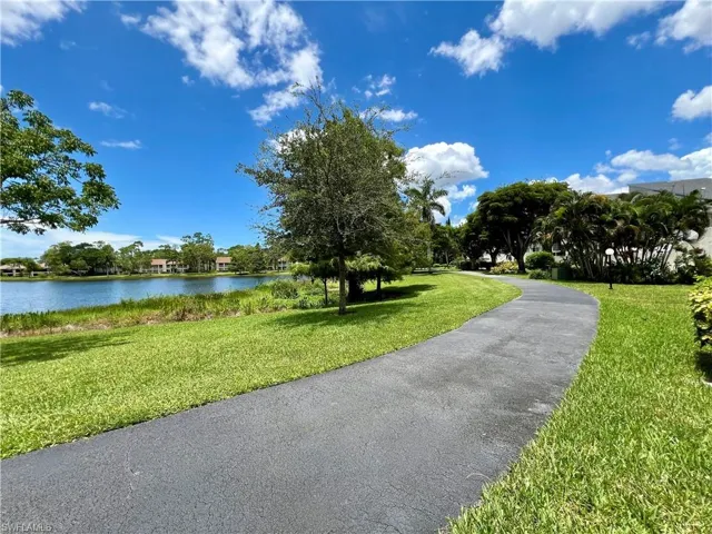 2990  Kings Lake  BLVD, Naples, FL 34112