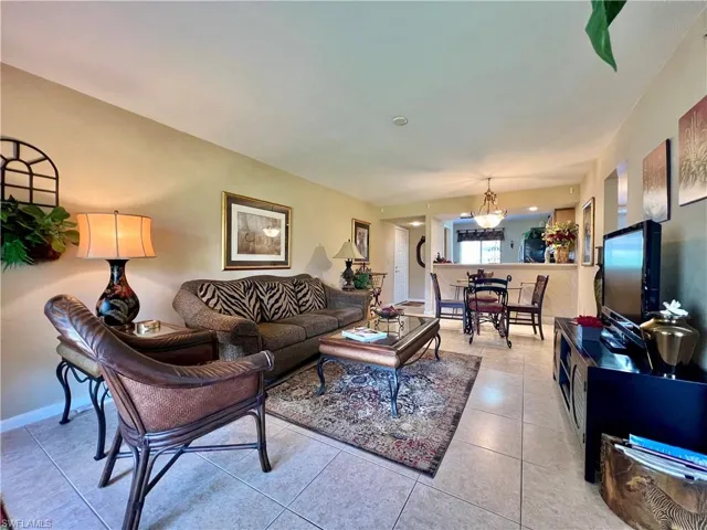 2990  Kings Lake  BLVD, Naples, FL 34112