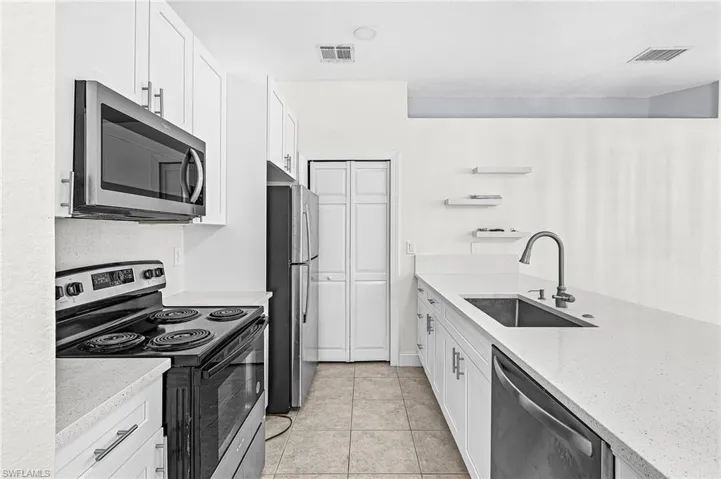 7542 Bristol Cir, Naples, Florida 34120
