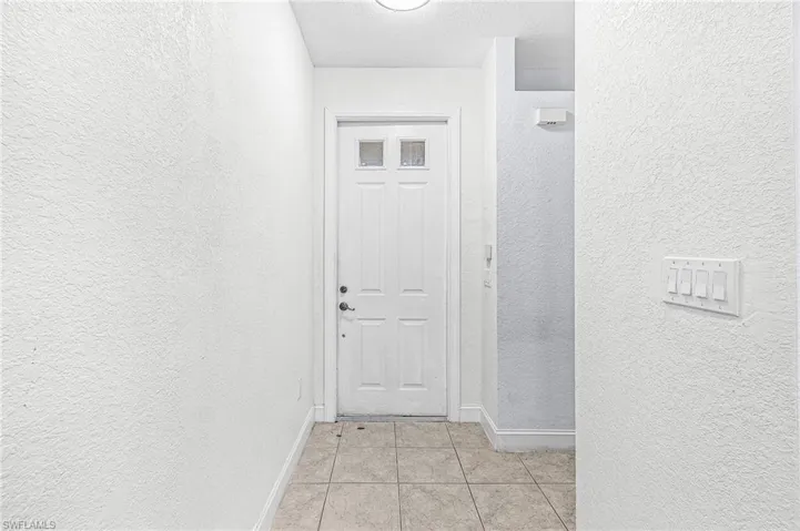 7542 Bristol Cir, Naples, Florida 34120