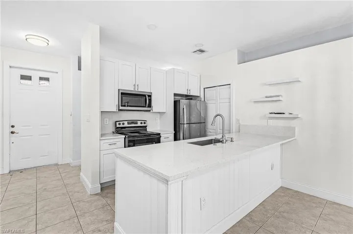 7542 Bristol Cir, Naples, Florida 34120
