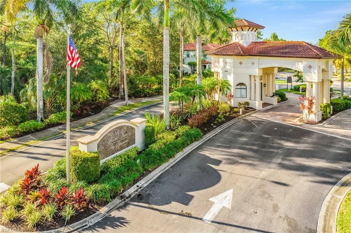 7542 Bristol Cir, Naples, Florida 34120