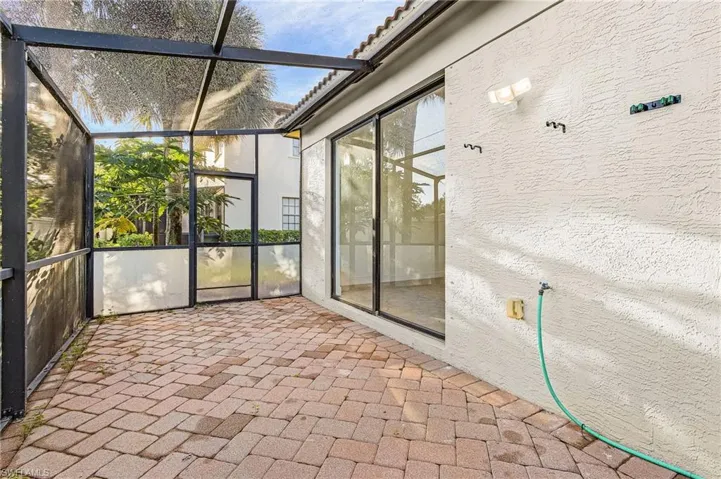 7542 Bristol Cir, Naples, Florida 34120