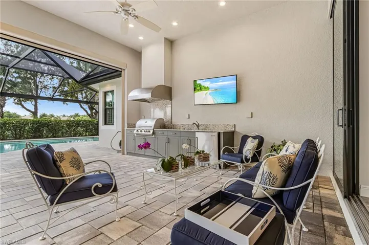 Lanai Seating Area & Outdoor Kitchen