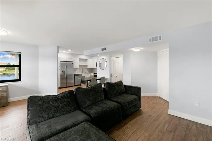 1532  Mainsail  DR, Naples, FL 34114