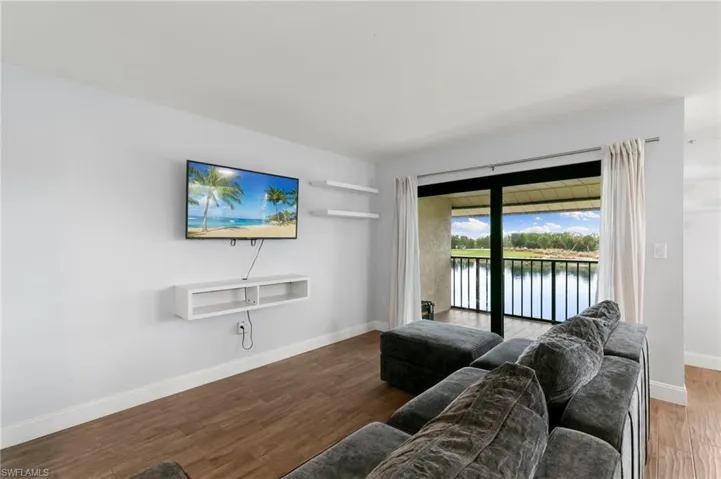 1532  Mainsail  DR, Naples, FL 34114