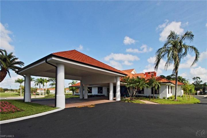 Royal Wood Clubhouse entrance