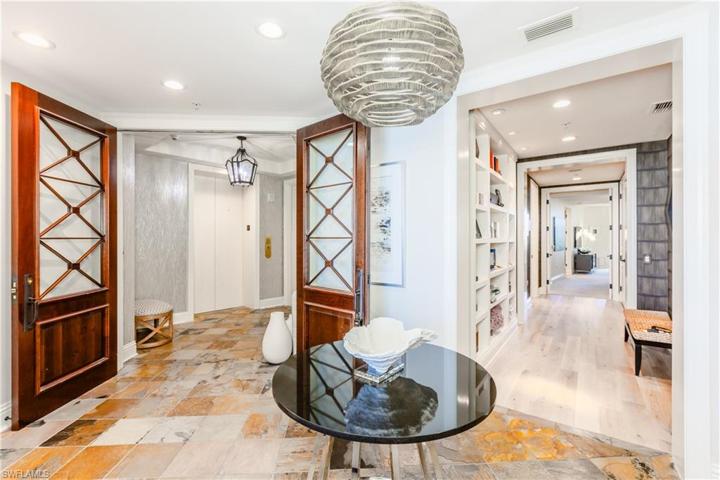 Entry / Foyer