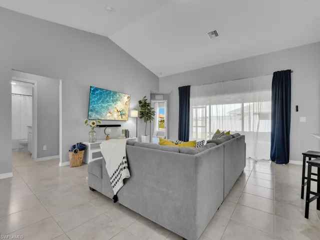 1101 NE 10th  ST, Cape Coral, FL 33909