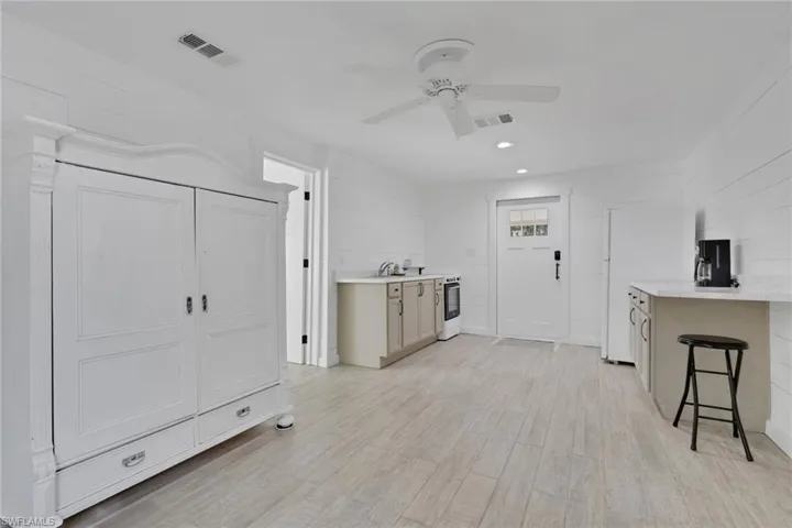 847  James  ST, Fort Myers, FL 33916