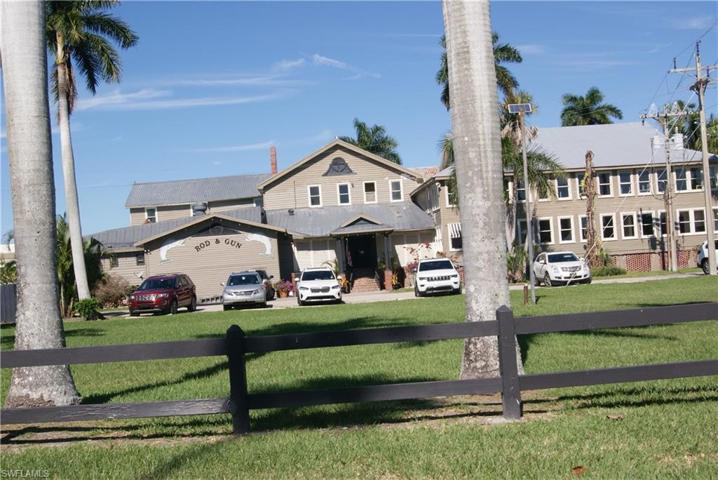HISTORIC HOTEL AND INN  JUST AROUND CORNER