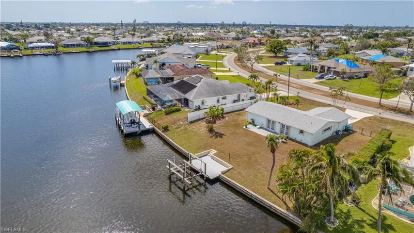 2715  Kamal  PKWY, Cape Coral, FL 33904