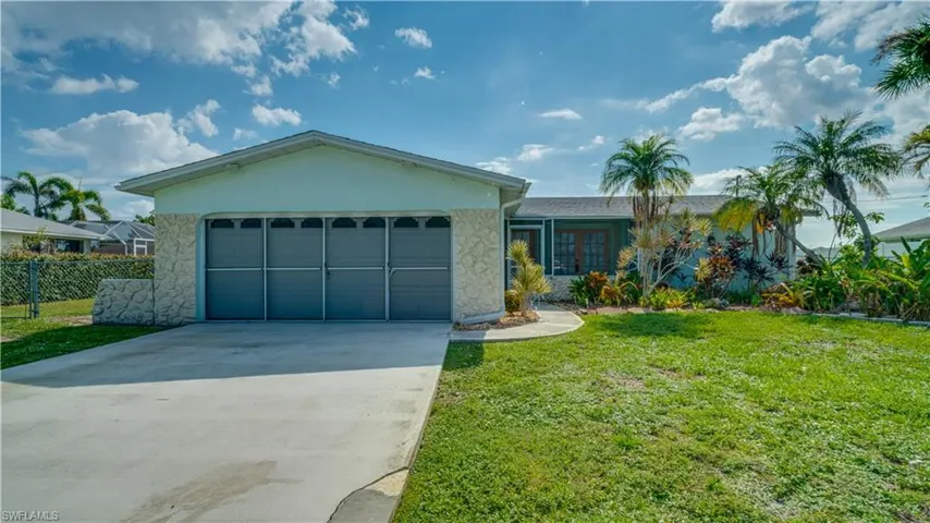 2715  Kamal  PKWY, Cape Coral, FL 33904