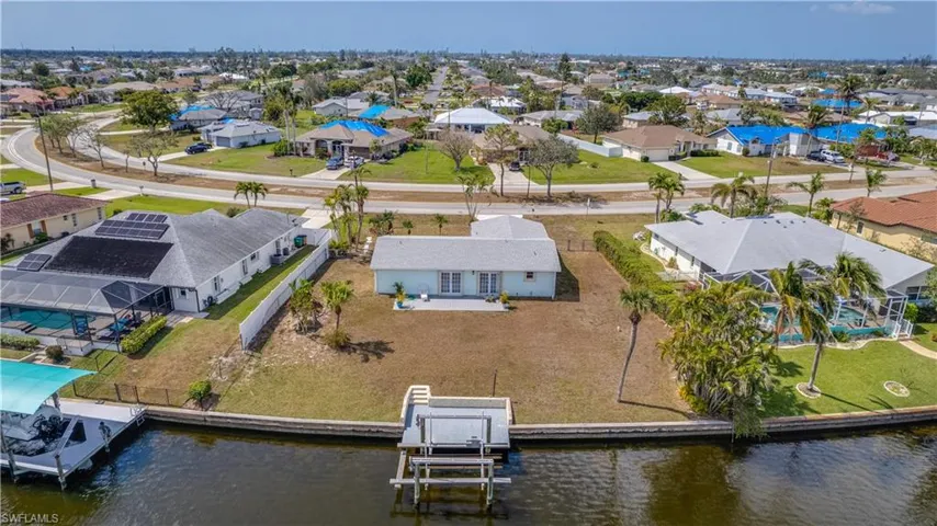 2715  Kamal  PKWY, Cape Coral, FL 33904